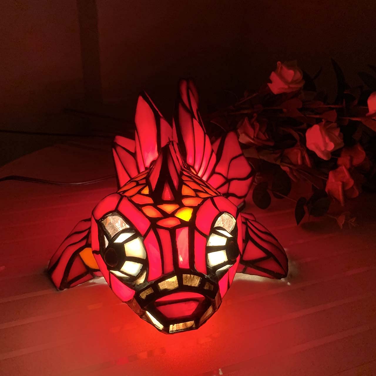 Bieye L30827 Tiffany Goldfisch Tischlampe – Handgefertigte Buntglas Designerleuchte
