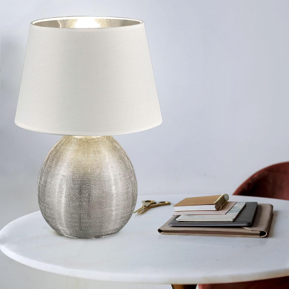 Reality Leuchten Luxor Tischlampe – Keramikfuß Silber, weißer Stoffschirm, E27
