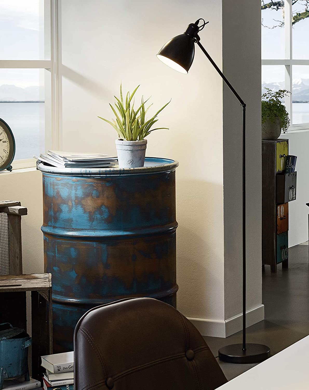 EGLO Stehlampe Priddy – Vintage Standleuchte im Industrial Design, Schwarz & Weiß