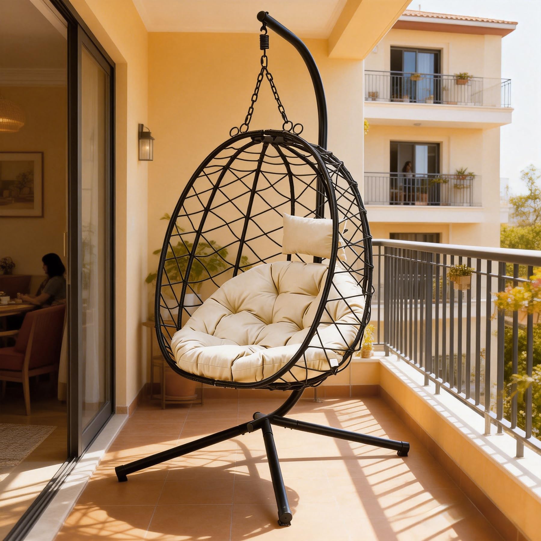 Polyrattan Hängesessel mit Gestell &amp; Kissen – Wetterfest, Beige, 120 kg