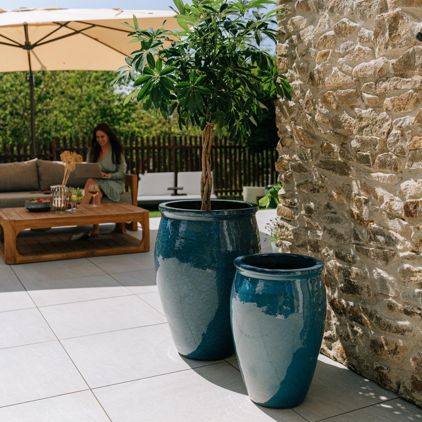 Keramik Blumentopf XL in Azurblau – Stilvoller Pflanzkübel für Balkon & Garten