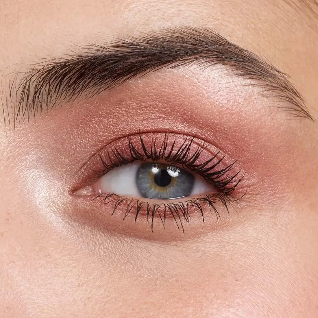 4-Color Eyeshadow Palette Matte & Metallic Long-Lasting Blendable Compact Eye Makeup